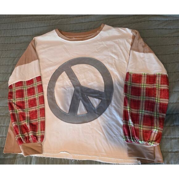 Oversized Boho Peace Sign Mixed Fabric Sleeve Top Size Medium NWOT Closet Clean - Picture 3 of 3